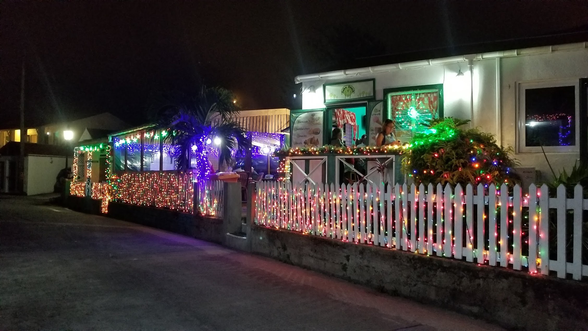 Decorated house in Saba Xmas 2017
