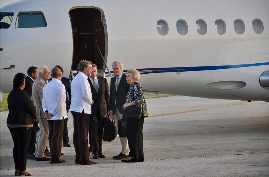 Beatrix greeted at the airport by Arjan and Delno