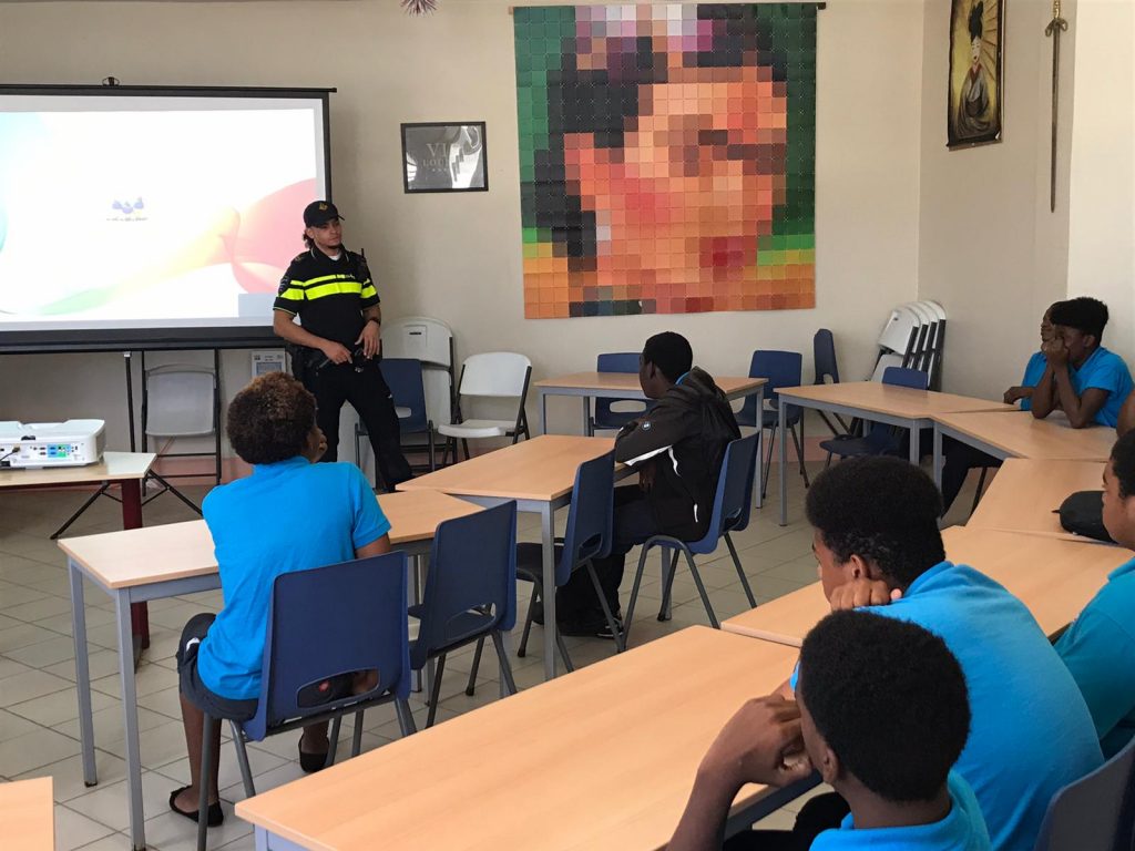 Police officers provide information at school on St. Eustatius