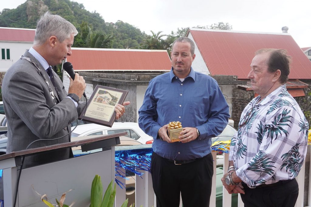 Renovated Saba Tourist Bureau reopens, Holm recognized for his dedication 