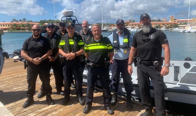 Members of Maritime Police of the Aruban Police Force are visiting Bonaire 