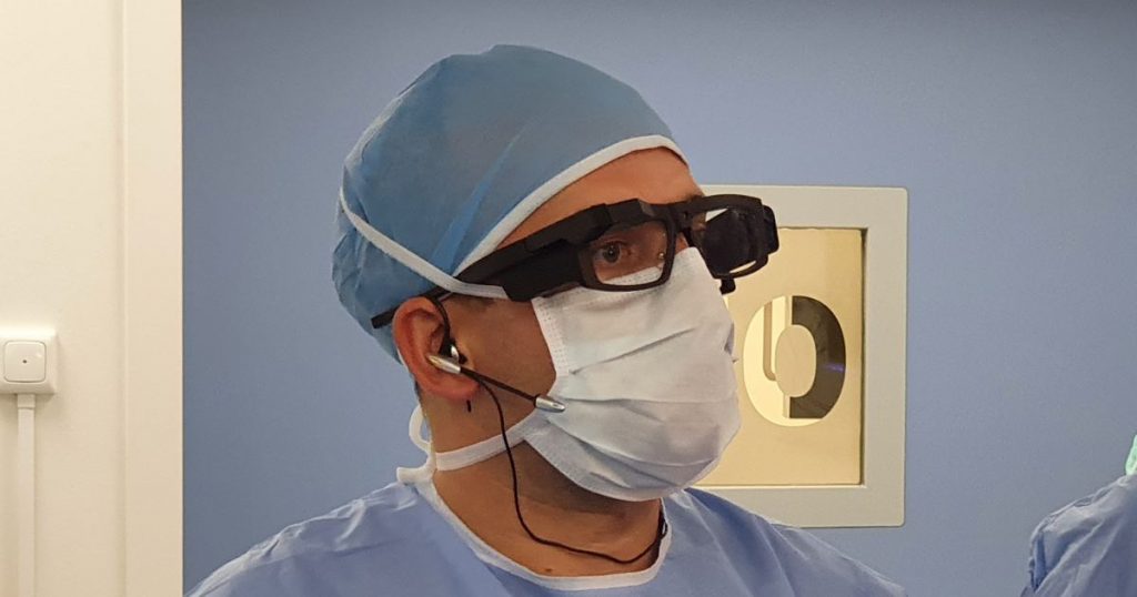 Hospital Bonaire uses 'smart glasses' for surgery