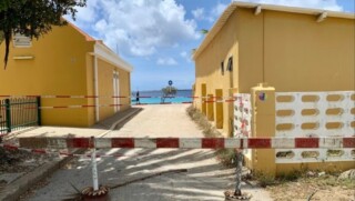 Boulevard Bonaire largely cleared of sand and stones after passing storm