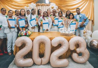 Fourteen students of the Fundashon Mariadal Academy receive their diploma