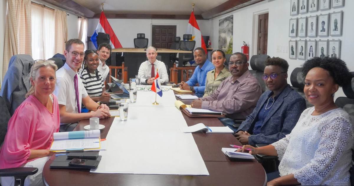 Director General Arne Van Hout Visits Saba Bes Reporter 8666